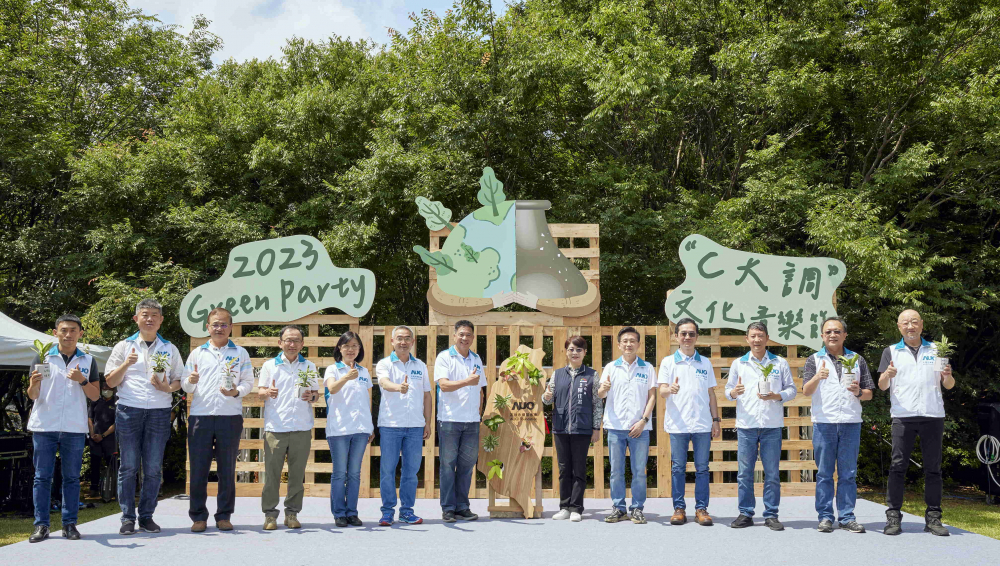友達光電攜手供應商夥伴及台中市政府，共同倡議及推廣加樹減塑、節能減碳的淨零綠生活