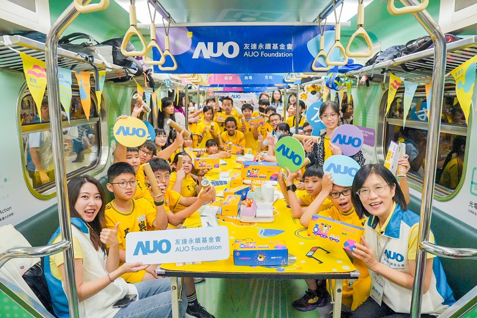 友達永續基金會響應國科會推動的「臺灣科普環島列車」正式啟航，透過「生活中的科學」車廂課程設計，展開為期6天巡迴全臺17個縣市、停靠32站的移動式科普之旅